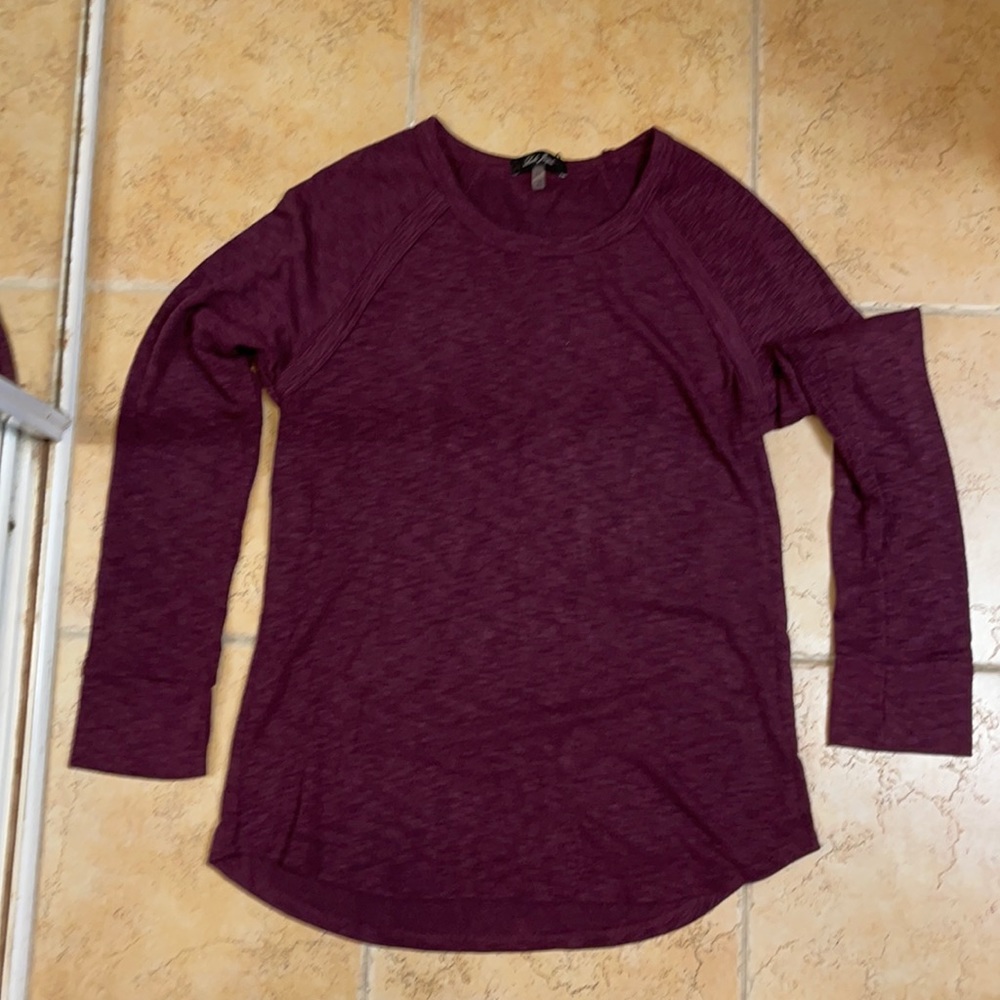 Beautiful Bordeaux long sleeve light weight sweater